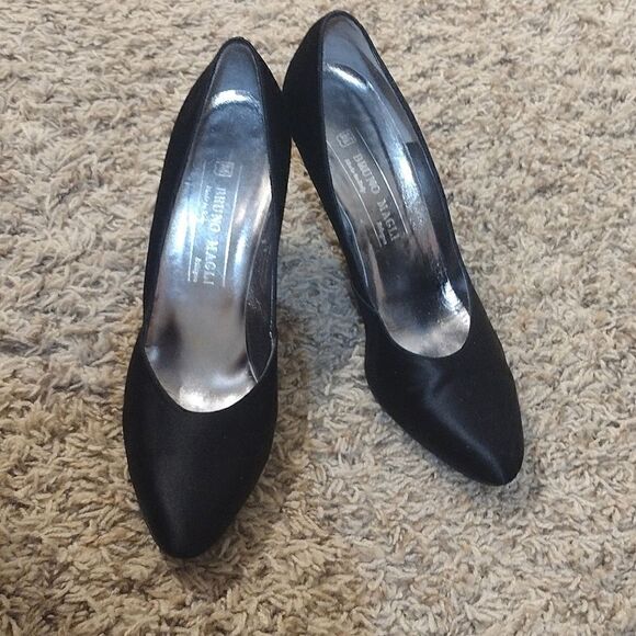 Bruno Magli Women's Size 8.5 Real Leather Solid Black Classic High Heels - Picture 2 of 16